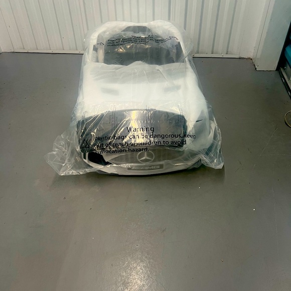 Mercedes-Benz GTR AMG Powered Ride-OnCar White.